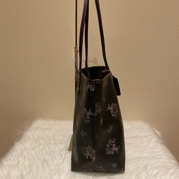 Coach - Picture 5 of 8